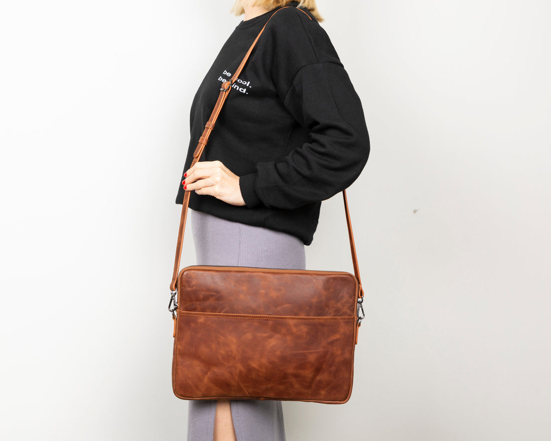 Awe Laptop-/Tablet-Hüllen aus echtem Leder