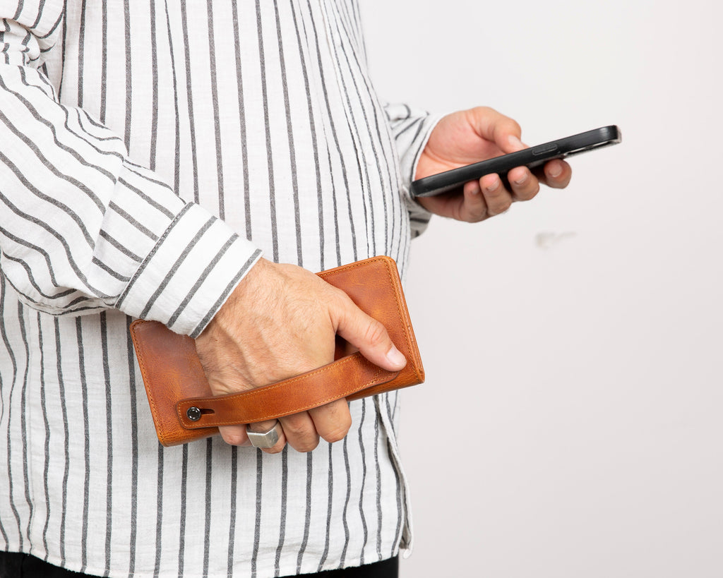 Aura Leather Universal Wallet